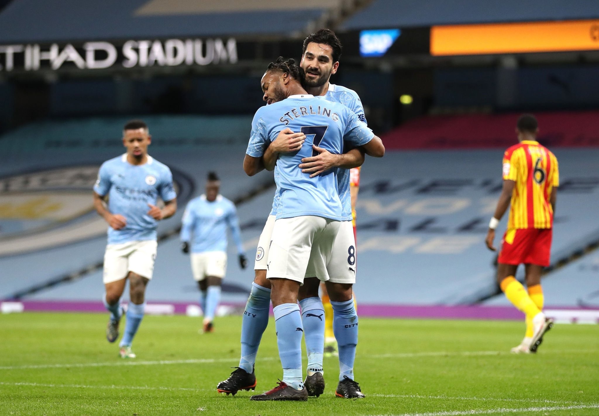 并且在关键 并且在关键